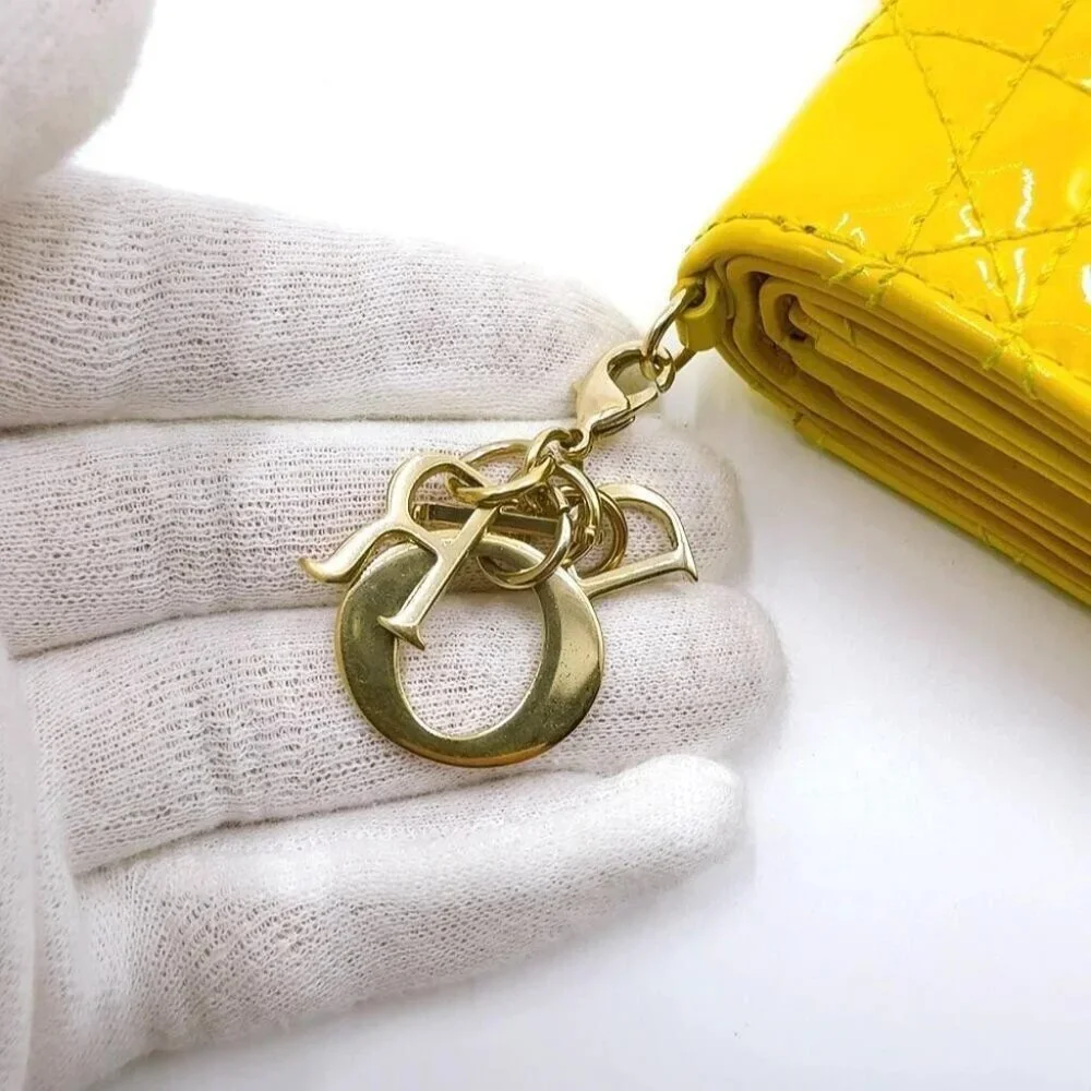 ❤️Christian Dior Lady Dior Lotus Cannage Patent Leather Yellow Bifold Wallet❤️